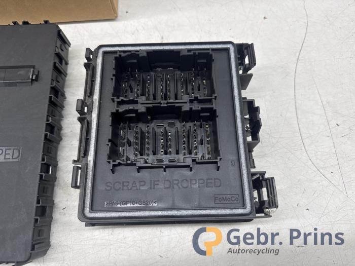 Kontaktslot + computer van een Ford Puma 1.0 Ti-VCT EcoBoost mHEV 12V 2022