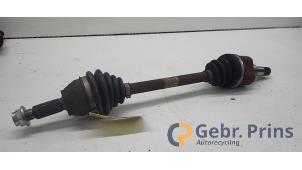 Gebruikte Aandrijfas links-voor Ford Fiesta 6 (JA8) 1.6 16V Ti Prijs € 35,00 Margeregeling aangeboden door Autorec. Gebr. Prins b.v.