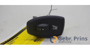 Gebruikte Schakelaar Stoelverwarming Renault Zoé (AG) R90 Prijs € 10,00 Margeregeling aangeboden door Autorec. Gebr. Prins b.v.