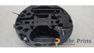 Gebruikte Krikset Renault Twingo II (CN) 1.2 16V Prijs € 35,00 Margeregeling aangeboden door Autorec. Gebr. Prins b.v.