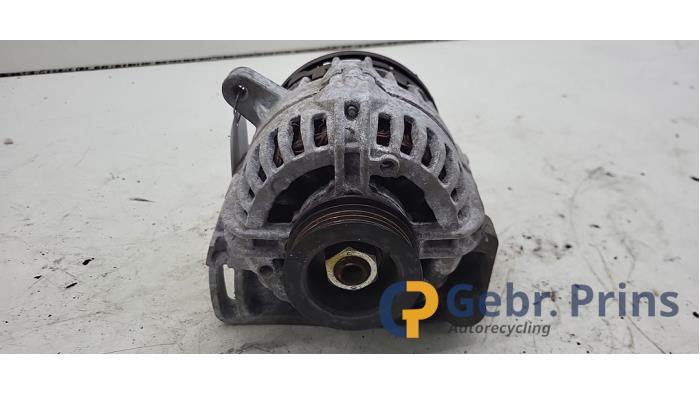 Dynamo van een Renault Twingo II (CN) 1.2 16V 2012