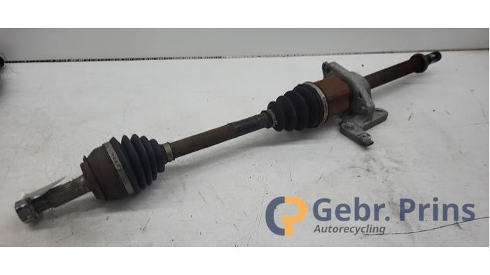 Gebruikte Aandrijfas rechts-voor Nissan Qashqai (J11) 1.2 DIG-T 16V Prijs € 75,00 Margeregeling aangeboden door Autorec. Gebr. Prins b.v.