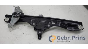 Gebruikte Ruitmechaniek 4Deurs links-voor Nissan Qashqai (J11) 1.2 DIG-T 16V Prijs € 40,00 Margeregeling aangeboden door Autorec. Gebr. Prins b.v.