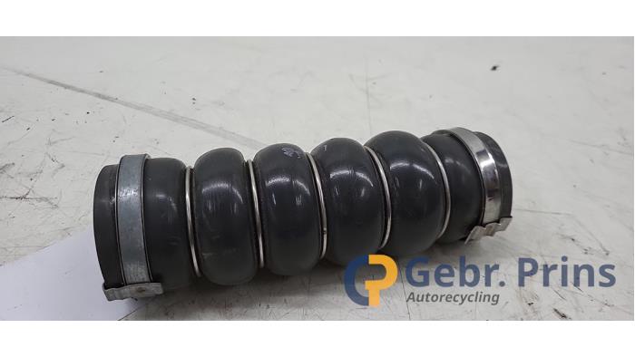 Gebruikte Intercooler Slang Ford Fiesta 6 (JA8) 1.5 TDCi Prijs € 15,00 Margeregeling aangeboden door Autorec. Gebr. Prins b.v.