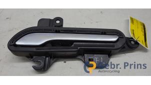 Gebruikte Portiergreep 4Deurs links-voor Tesla Model 3 Standard RWD Plus 60 kWh Prijs € 75,00 Margeregeling aangeboden door Autorec. Gebr. Prins b.v.