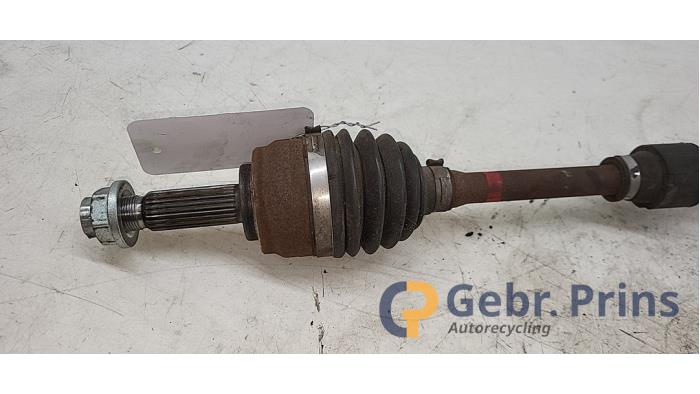Gebruikte Aandrijfas rechts-voor Mitsubishi Space Star (A0) 1.2 12V Prijs € 50,00 Margeregeling aangeboden door Autorec. Gebr. Prins b.v.
