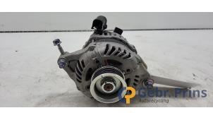 Gebruikte Alternator Mitsubishi Space Star (A0) 1.2 12V Prijs € 60,00 Margeregeling aangeboden door Autorec. Gebr. Prins b.v.