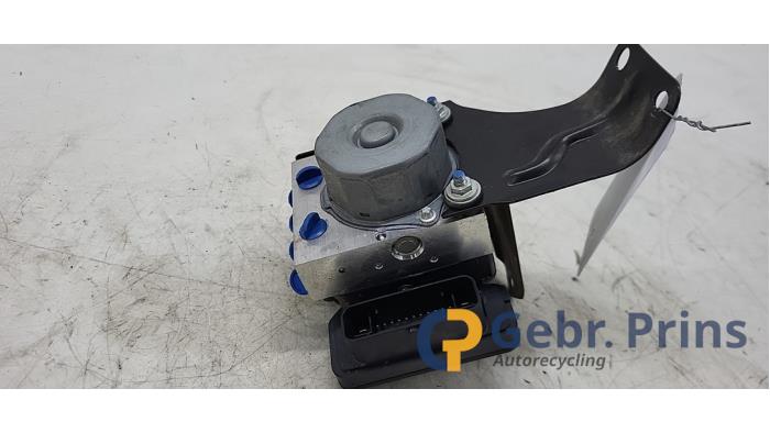 Gebruikte ABS Pomp Mitsubishi Space Star (A0) 1.2 12V Prijs € 100,00 Margeregeling aangeboden door Autorec. Gebr. Prins b.v.