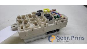 Gebruikte Zekeringkast Mitsubishi Space Star (A0) 1.2 12V Prijs € 50,00 Margeregeling aangeboden door Autorec. Gebr. Prins b.v.