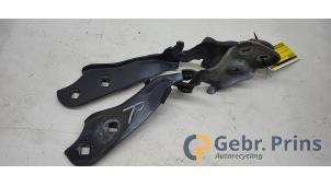 Gebruikte Scharnierset Tesla Model 3 Standard RWD Plus 60 kWh Prijs € 150,00 Margeregeling aangeboden door Autorec. Gebr. Prins b.v.