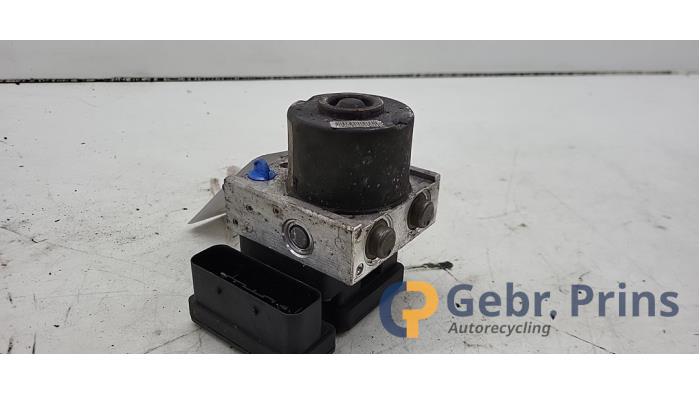 Gebruikte ABS Pomp Volkswagen Golf V (1K1) 1.6 FSI 16V Prijs € 50,00 Margeregeling aangeboden door Autorec. Gebr. Prins b.v.