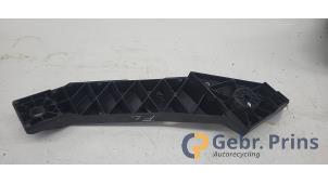 Gebruikte Frontdeel steun Renault Trafic (1FL/2FL/3FL/4FL) 1.6 dCi Twin Turbo Prijs € 24,20 Inclusief btw aangeboden door Autorec. Gebr. Prins b.v.