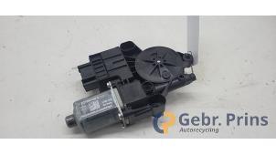 Gebruikte Motor electrisch raam Volkswagen Polo VI (AW1) 1.0 TSI 12V Prijs € 25,00 Margeregeling aangeboden door Autorec. Gebr. Prins b.v.