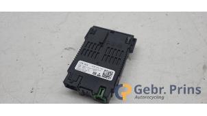 Gebruikte AUX/USB aansluiting Volkswagen Polo VI (AW1) 1.0 TSI 12V Prijs € 20,00 Margeregeling aangeboden door Autorec. Gebr. Prins b.v.