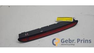 Gebruikte Extra Remlicht midden Volkswagen Polo VI (AW1) 1.0 TSI 12V Prijs € 20,00 Margeregeling aangeboden door Autorec. Gebr. Prins b.v.