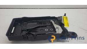 Gebruikte Accubak Volkswagen Polo VI (AW1) 1.0 TSI 12V Prijs € 15,00 Margeregeling aangeboden door Autorec. Gebr. Prins b.v.