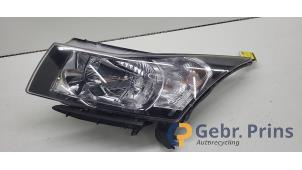 Gebruikte Koplamp links Chevrolet Cruze (305) 1.8 16V VVT Prijs € 100,00 Margeregeling aangeboden door Autorec. Gebr. Prins b.v.