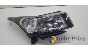 Gebruikte Koplamp rechts Chevrolet Cruze (305) 1.8 16V VVT Prijs € 100,00 Margeregeling aangeboden door Autorec. Gebr. Prins b.v.