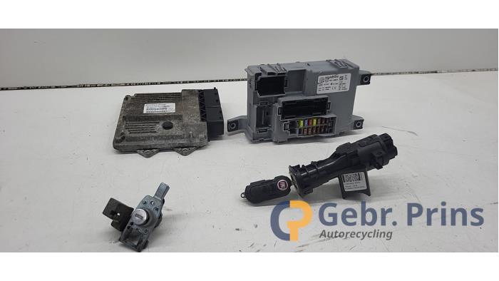 Gebruikte Kontaktslot + computer Fiat 500 (312) 1.3 MJTD 16V Prijs € 150,00 Margeregeling aangeboden door Autorec. Gebr. Prins b.v.