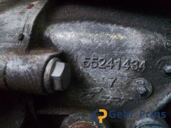 Versnellingsbak van een Fiat Panda/Pandina (312) 0.9 TwinAir Turbo 85 2012