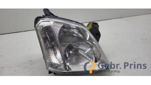 Gebruikte Koplamp rechts Opel Meriva 1.6 16V Prijs € 25,00 Margeregeling aangeboden door Autorec. Gebr. Prins b.v.