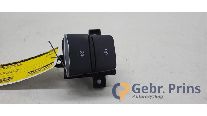Gebruikte Handrem schakelaar Ford Focus 4 Wagon 1.0 Ti-VCT EcoBoost 12V 100 Prijs € 20,00 Margeregeling aangeboden door Autorec. Gebr. Prins b.v.