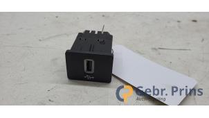 Gebruikte AUX/USB aansluiting Ford Focus 4 Wagon 1.0 Ti-VCT EcoBoost 12V 100 Prijs € 20,00 Margeregeling aangeboden door Autorec. Gebr. Prins b.v.