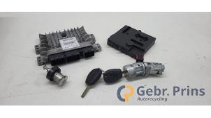 Gebruikte Kontaktslot + computer Renault Twingo II (CN) 1.5 dCi 90 FAP Prijs € 100,00 Margeregeling aangeboden door Autorec. Gebr. Prins b.v.