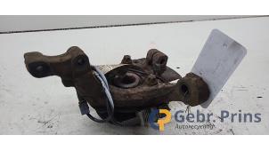 Gebruikte Fusee links-voor Opel Astra H (L48) 1.6 16V Twinport Prijs € 30,00 Margeregeling aangeboden door Autorec. Gebr. Prins b.v.