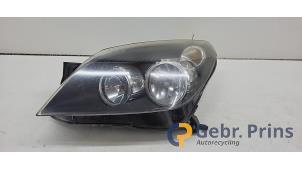 Gebruikte Koplamp links Opel Astra H (L48) 1.6 16V Twinport Prijs € 35,00 Margeregeling aangeboden door Autorec. Gebr. Prins b.v.