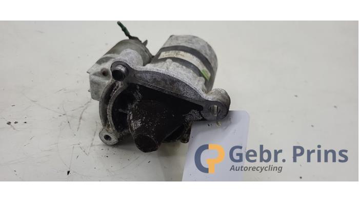 Startmotor van een Peugeot 206+ (2L/M) 1.4 XS 2011