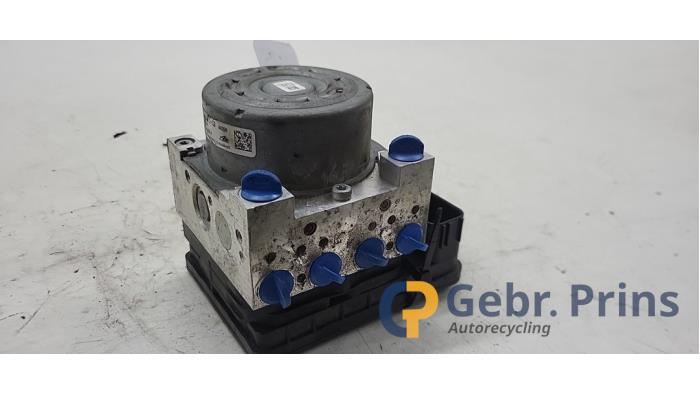 ABS Pomp van een Ford Fiesta 7 1.0 EcoBoost 12V 100 2019