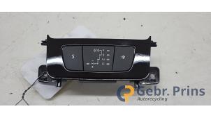 Gebruikte Standenschakelaar automaatbak Peugeot 308 (L3/L8/LB/LH/LP) 1.2 12V e-THP PureTech 130 Prijs € 25,00 Margeregeling aangeboden door Autorec. Gebr. Prins b.v.