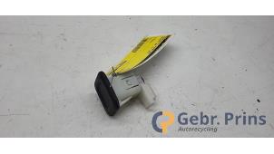 Gebruikte Deurcontact schakelaar Peugeot 308 (L3/L8/LB/LH/LP) 1.2 12V e-THP PureTech 130 Prijs € 30,00 Margeregeling aangeboden door Autorec. Gebr. Prins b.v.