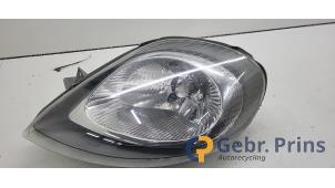 Gebruikte Linker Koplamp Renault Trafic New (FL) 1.9 dCi 82 16V Prijs € 40,00 Margeregeling aangeboden door Autorec. Gebr. Prins b.v.