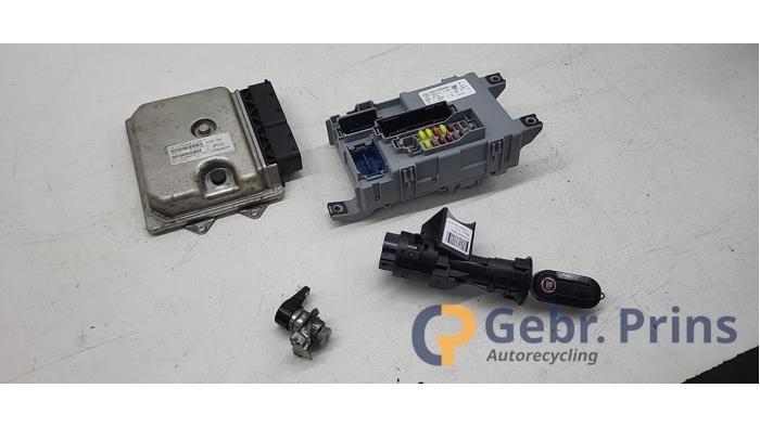 Gebruikte Kontaktslot + computer Fiat Panda (312) 0.9 TwinAir Turbo 85 Prijs € 175,00 Margeregeling aangeboden door Autorec. Gebr. Prins b.v.