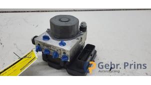 Gebruikte ABS Pomp Renault Captur (2R) 1.2 TCE 16V EDC Prijs € 75,00 Margeregeling aangeboden door Autorec. Gebr. Prins b.v.