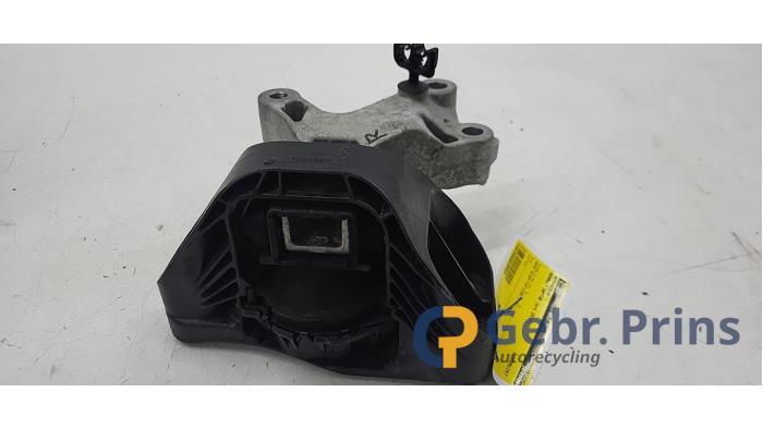 Gebruikte Motorrubber Renault Captur I (2R) 1.2 TCE 16V EDC Prijs € 20,00 Margeregeling aangeboden door Autorec. Gebr. Prins b.v.