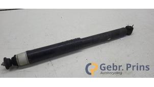 Gebruikte Schokdemper rechts-achter Renault Captur (2R) 1.2 TCE 16V EDC Prijs € 20,00 Margeregeling aangeboden door Autorec. Gebr. Prins b.v.