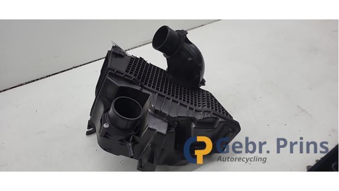 Gebruikte Luchtfilterhuis Renault Captur I (2R) 1.2 TCE 16V EDC Prijs € 35,00 Margeregeling aangeboden door Autorec. Gebr. Prins b.v.