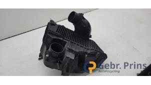 Gebruikte Luchtfilterhuis Renault Captur (2R) 1.2 TCE 16V EDC Prijs € 35,00 Margeregeling aangeboden door Autorec. Gebr. Prins b.v.