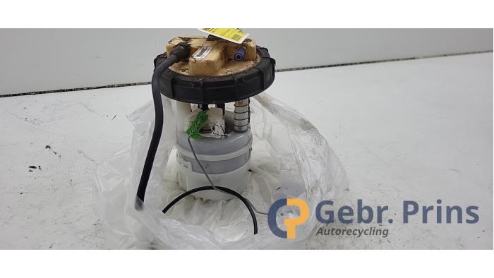 Gebruikte Tank element Pomp Renault Captur I (2R) 1.2 TCE 16V EDC Prijs € 60,00 Margeregeling aangeboden door Autorec. Gebr. Prins b.v.