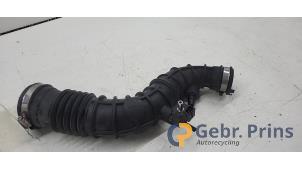 Gebruikte Aanzuigslang Lucht Renault Captur (2R) 1.2 TCE 16V EDC Prijs € 20,00 Margeregeling aangeboden door Autorec. Gebr. Prins b.v.
