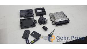 Gebruikte Kontaktslot + computer Renault Captur (2R) 1.2 TCE 16V EDC Prijs € 150,00 Margeregeling aangeboden door Autorec. Gebr. Prins b.v.