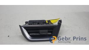 Gebruikte Luchtrooster Dashboard Renault Clio V (RJAB) 1.0 TCe 100 12V Prijs € 25,00 Margeregeling aangeboden door Autorec. Gebr. Prins b.v.