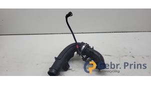 Gebruikte Intercooler Buis Renault Clio V (RJAB) 1.0 TCe 100 12V Prijs € 40,00 Margeregeling aangeboden door Autorec. Gebr. Prins b.v.