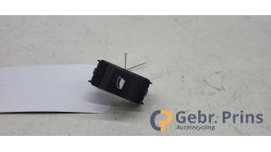 Gebruikte Schakelaar Elektrisch Raam Citroen Jumpy 1.5 Blue HDi 120 Prijs € 12,10 Inclusief btw aangeboden door Autorec. Gebr. Prins b.v.