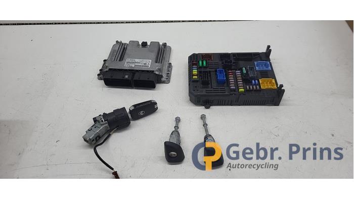 Gebruikte Kontaktslot + computer Citroen Jumpy 1.5 Blue HDi 120 Prijs € 484,00 Inclusief btw aangeboden door Autorec. Gebr. Prins b.v.