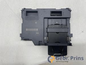 Gebruikte Kaartlezer (slot) Renault Clio IV Estate/Grandtour (7R) 1.5 Energy dCi 90 FAP Prijs € 35,00 Margeregeling aangeboden door Autorec. Gebr. Prins b.v.