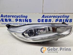 Gebruikte Koplamp rechts Ford Fiesta 6 (JA8) 1.6 TDCi 16V ECOnetic Prijs € 50,00 Margeregeling aangeboden door Autorec. Gebr. Prins b.v.